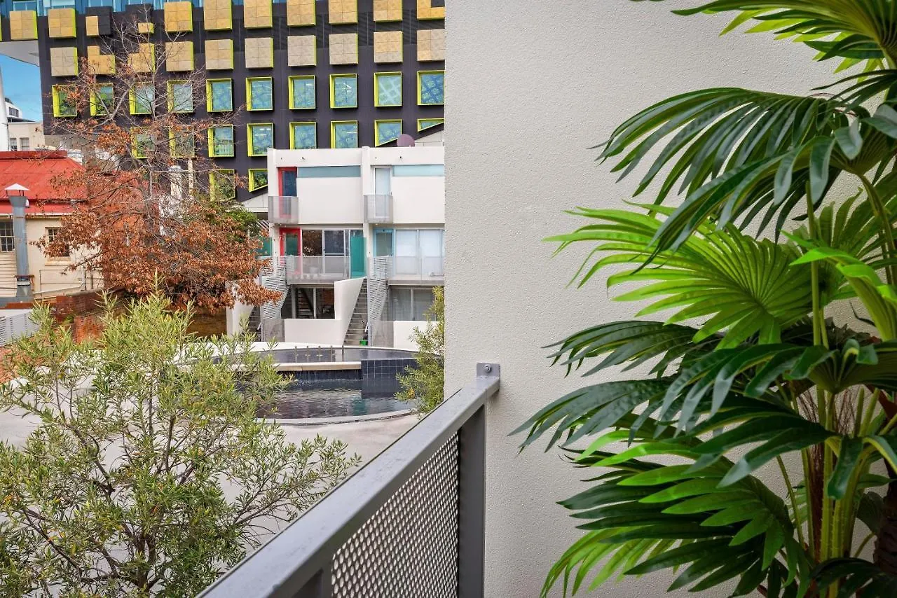 King Bed Living In Heart Of The Cbd, With Parking Διαμέρισμα Χόμπαρτ
