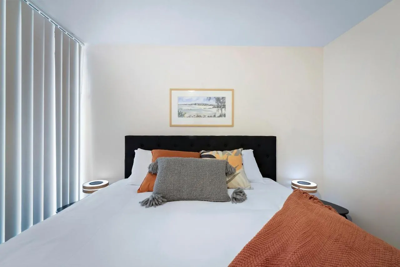 King Bed Living In Heart Of The Cbd, With Parking Lägenhet Hobart