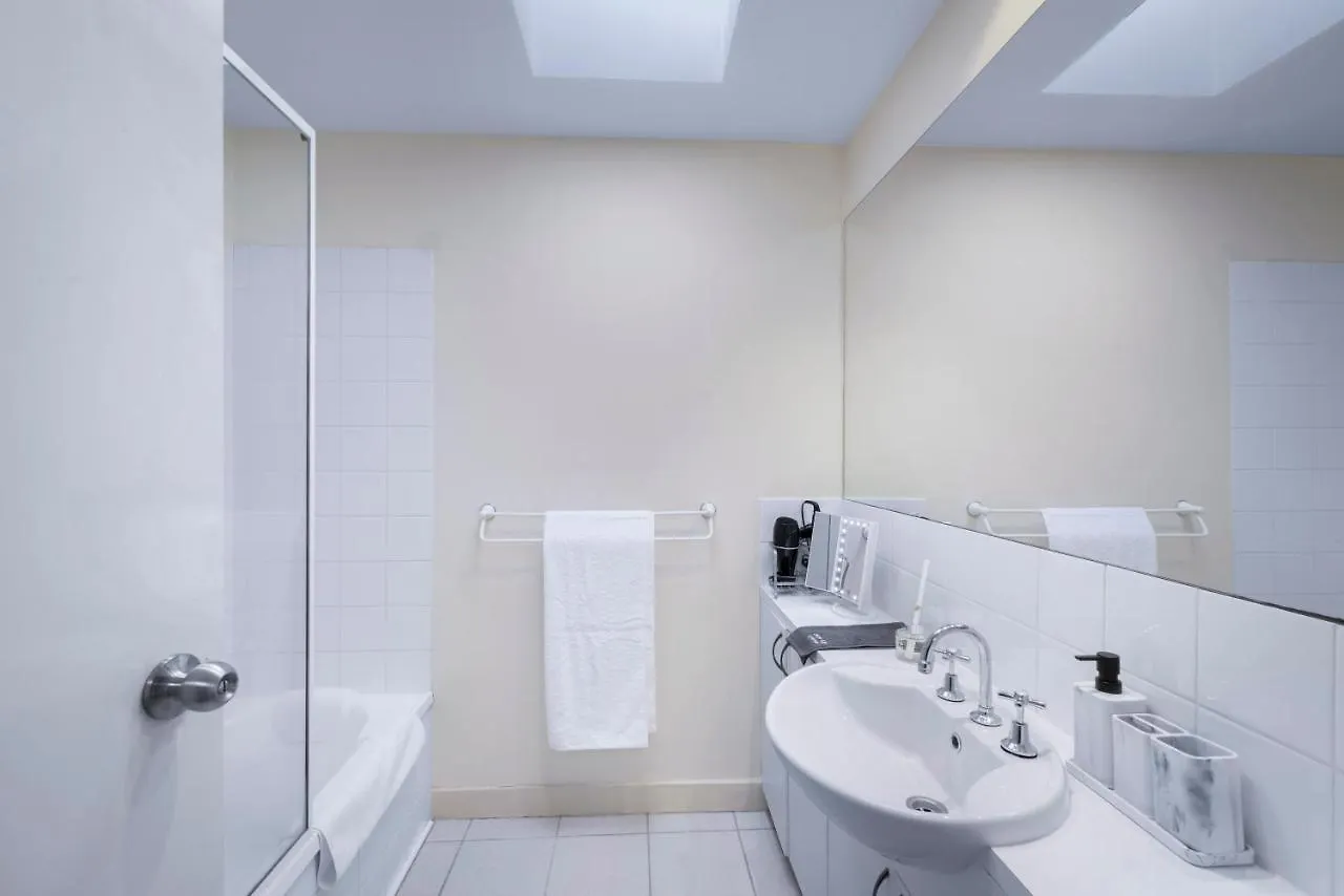 King Bed Living In Heart Of The Cbd, With Parking Lägenhet Hobart Australien