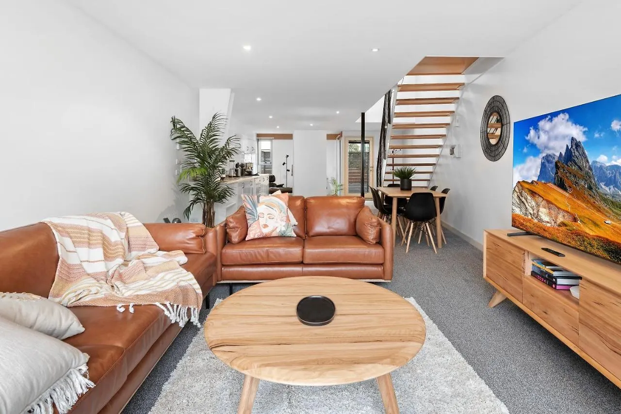 King Bed Living In Heart Of The Cbd, With Parking Lägenhet Hobart