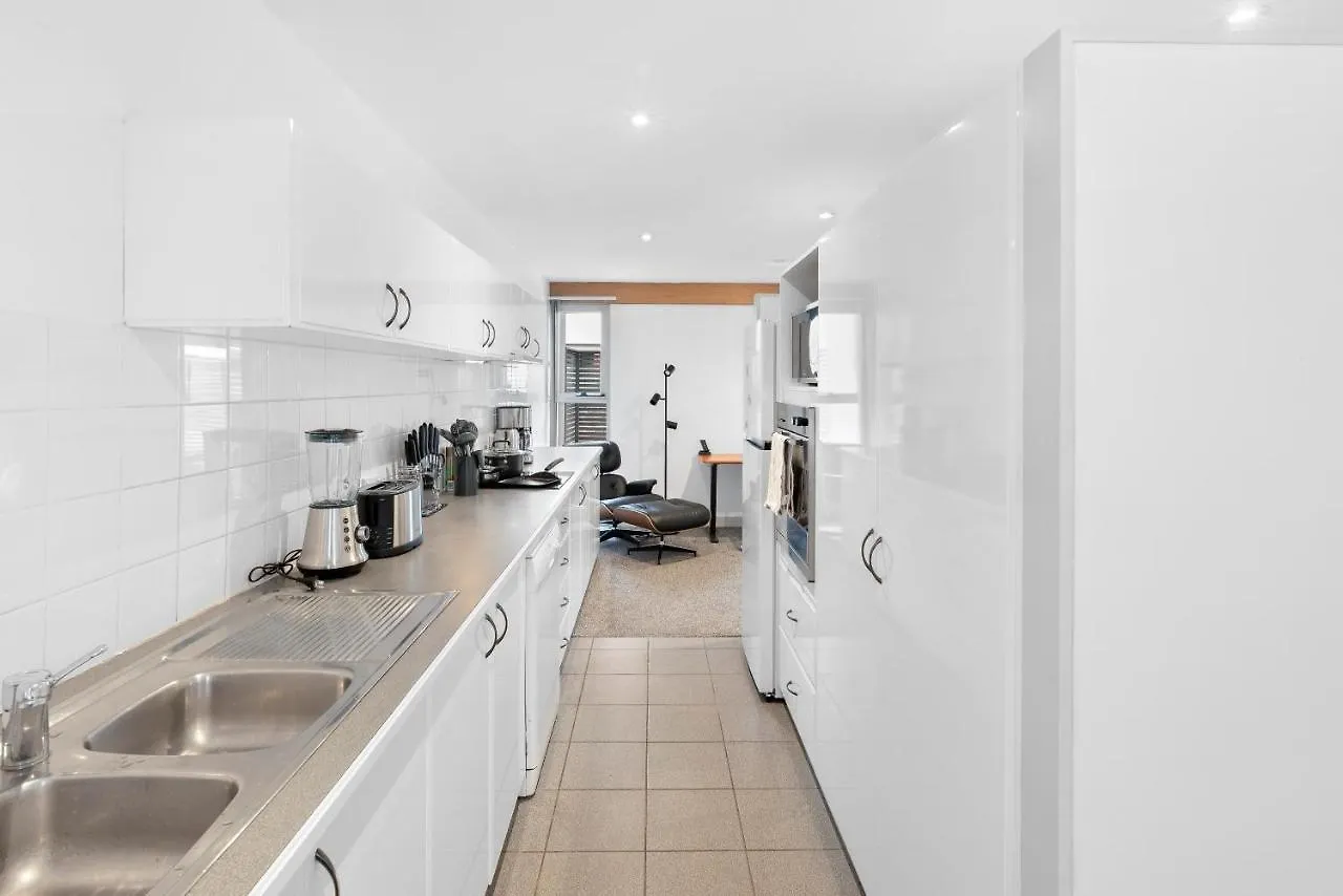 King Bed Living In Heart Of The Cbd, With Parking Lägenhet Hobart